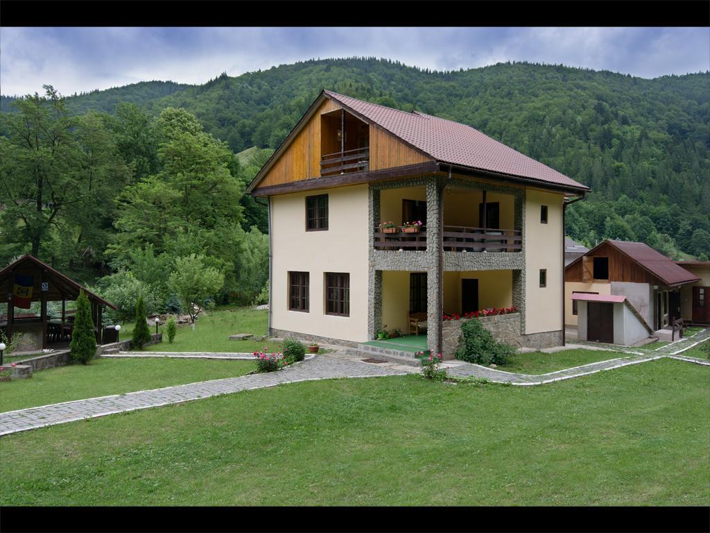 Pensiunea Bobu Hotel Izvoru Muntelui Exterior photo