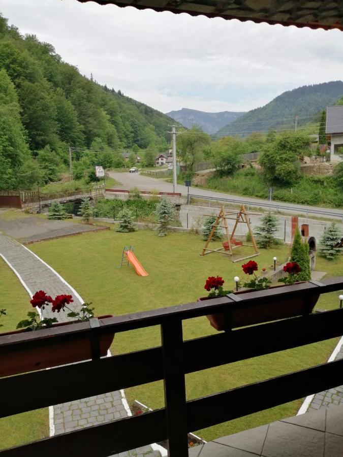 Pensiunea Bobu Hotel Izvoru Muntelui Exterior photo